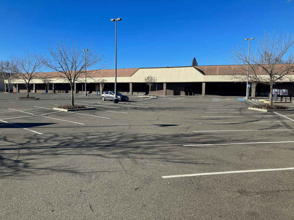 Freeport Blvd abandoned store and parking lot