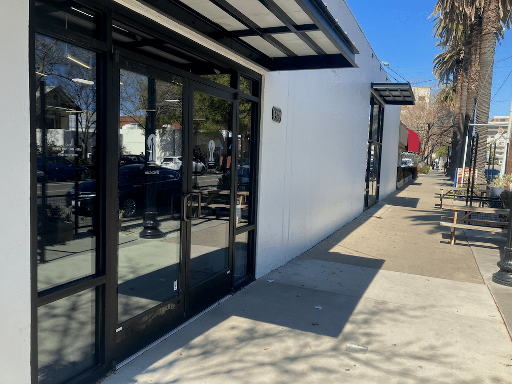 Mast Coffee 28th St outside