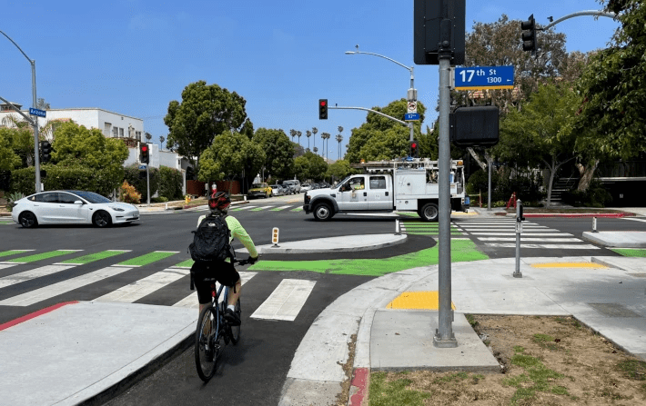 curb turn wedges in Santa Monica (from Streetsblog LA)
