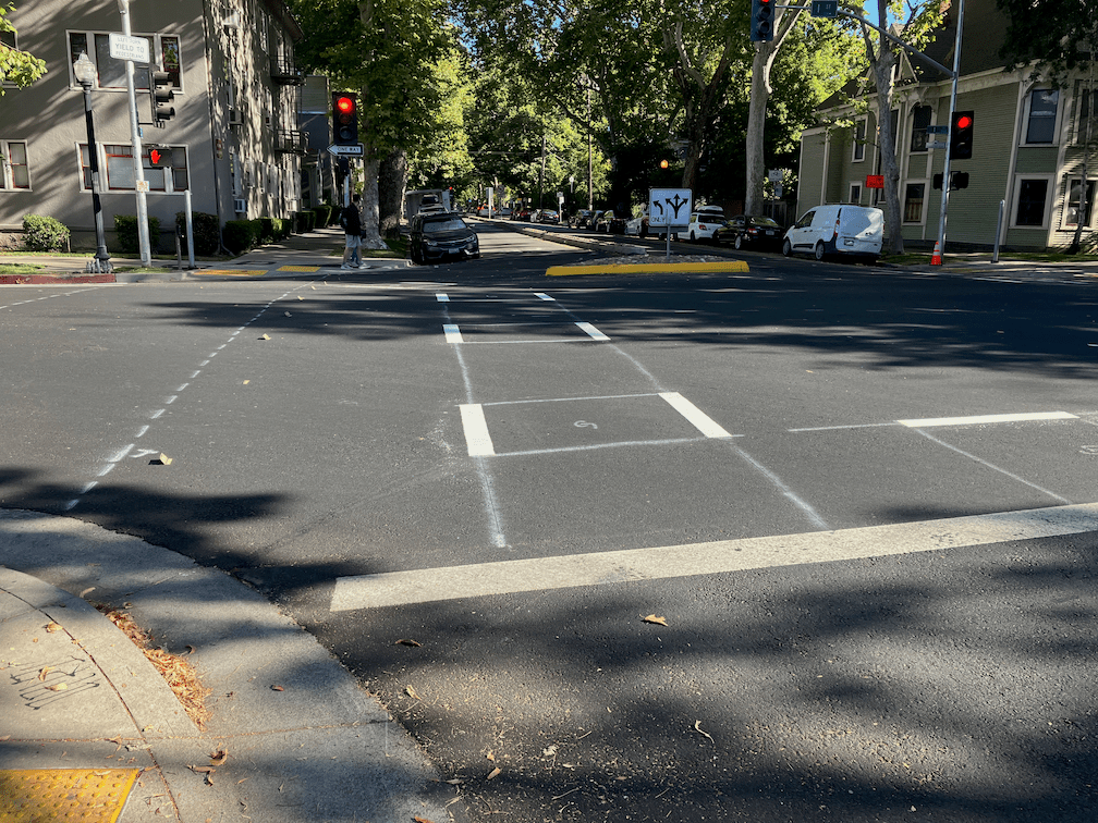 photo 21st St & I St intersection bike lane markings
