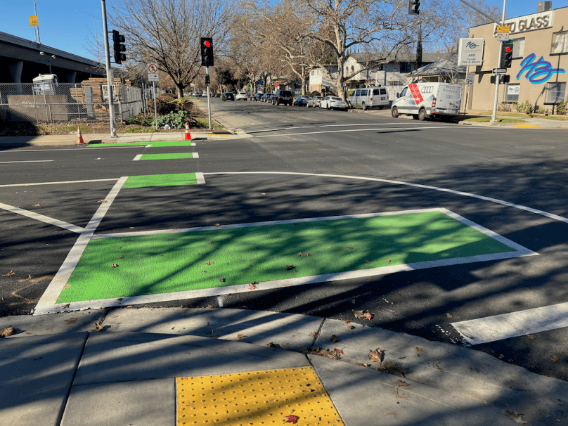photo of 19th St bikeway transition to right side