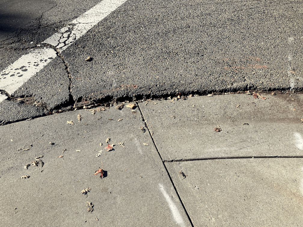 photo of pavement flaw at crosswalk over 16th St at Broadway