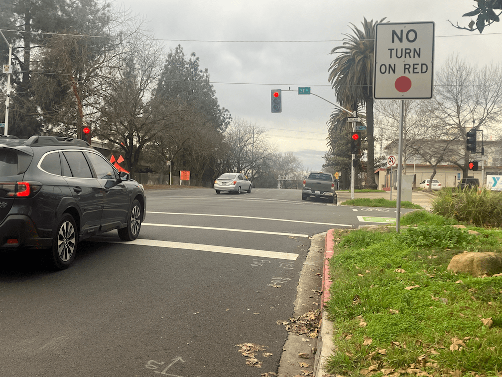 photo of no turn on red sign, W St at 21st St