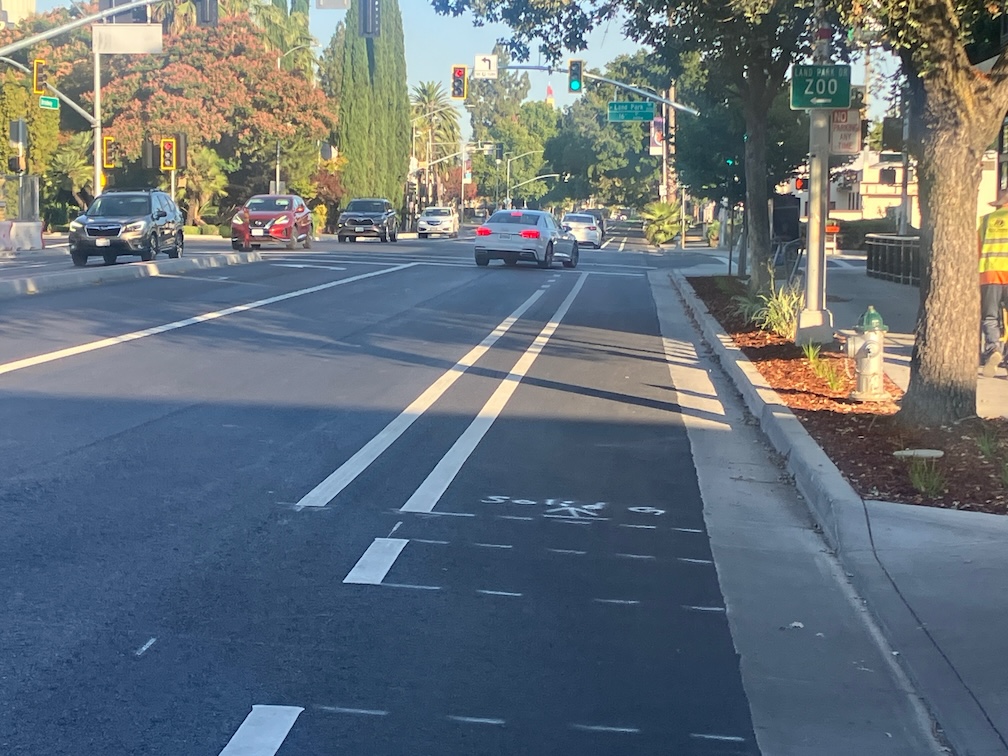 Broadway westbound at 16th St, confusing bike lane and motor vehicle mixing