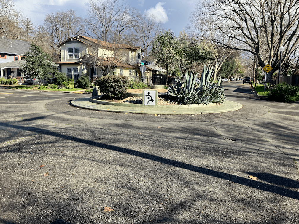 photo of traffic circle as traffic calming, 3rd Ave at 37th St, Sacramento