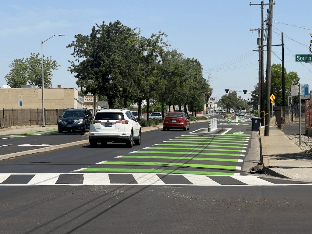 photo of Marysville Blvd shared bus and bike area