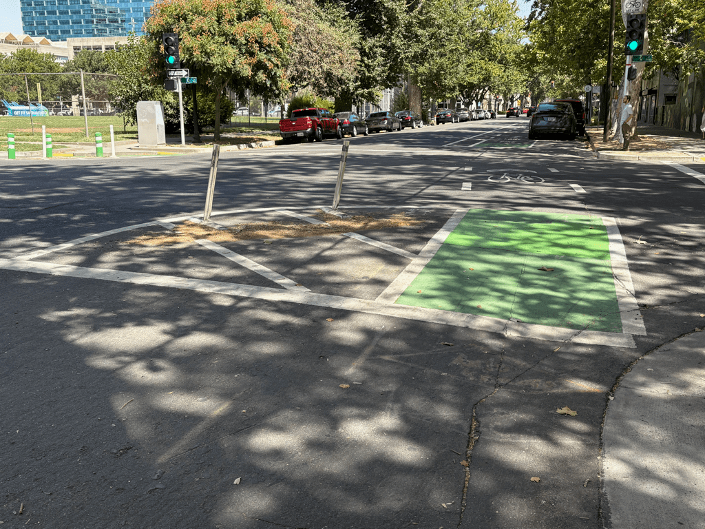 photo of Sac_10th-St-at-Q-St_turn-wedge
