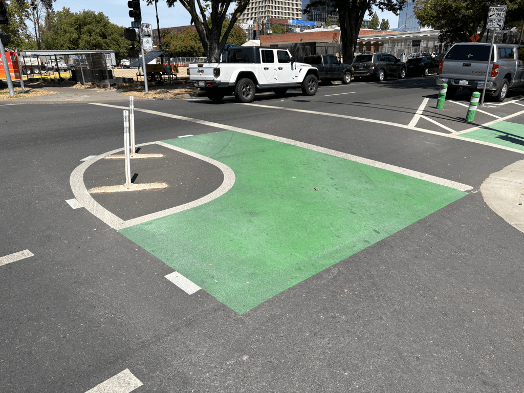 photo of Sac_10th-St-at-S-St_turn-wedge