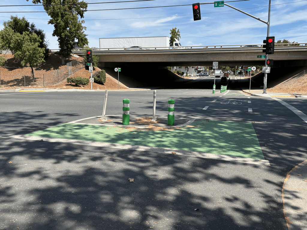 photo of Sac_10th-St-at-X-St_turn-wedge