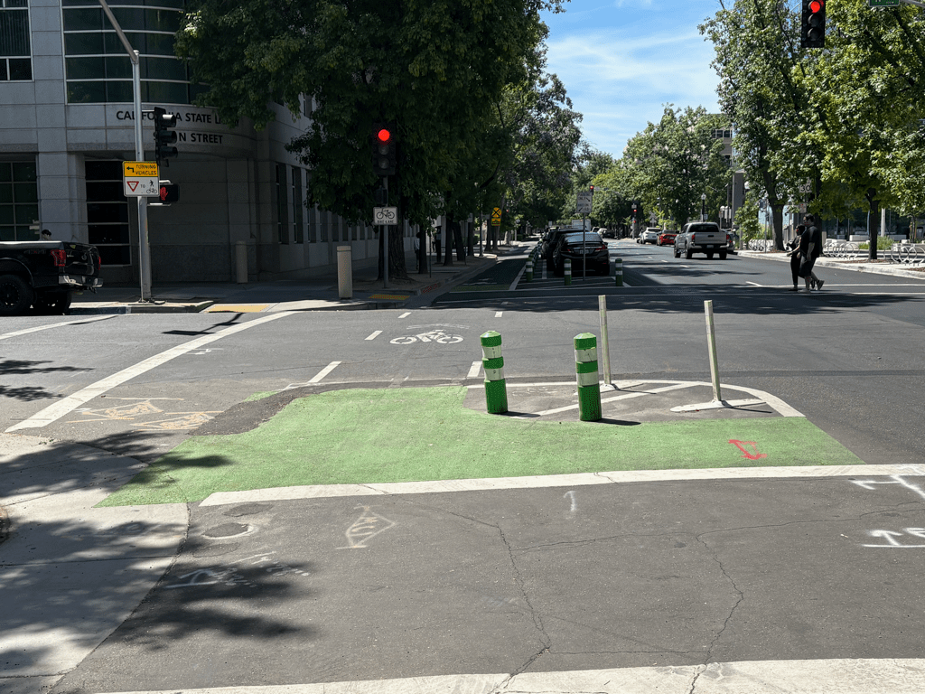 photo of Sac_9th-St-at-N-St_turn-wedge