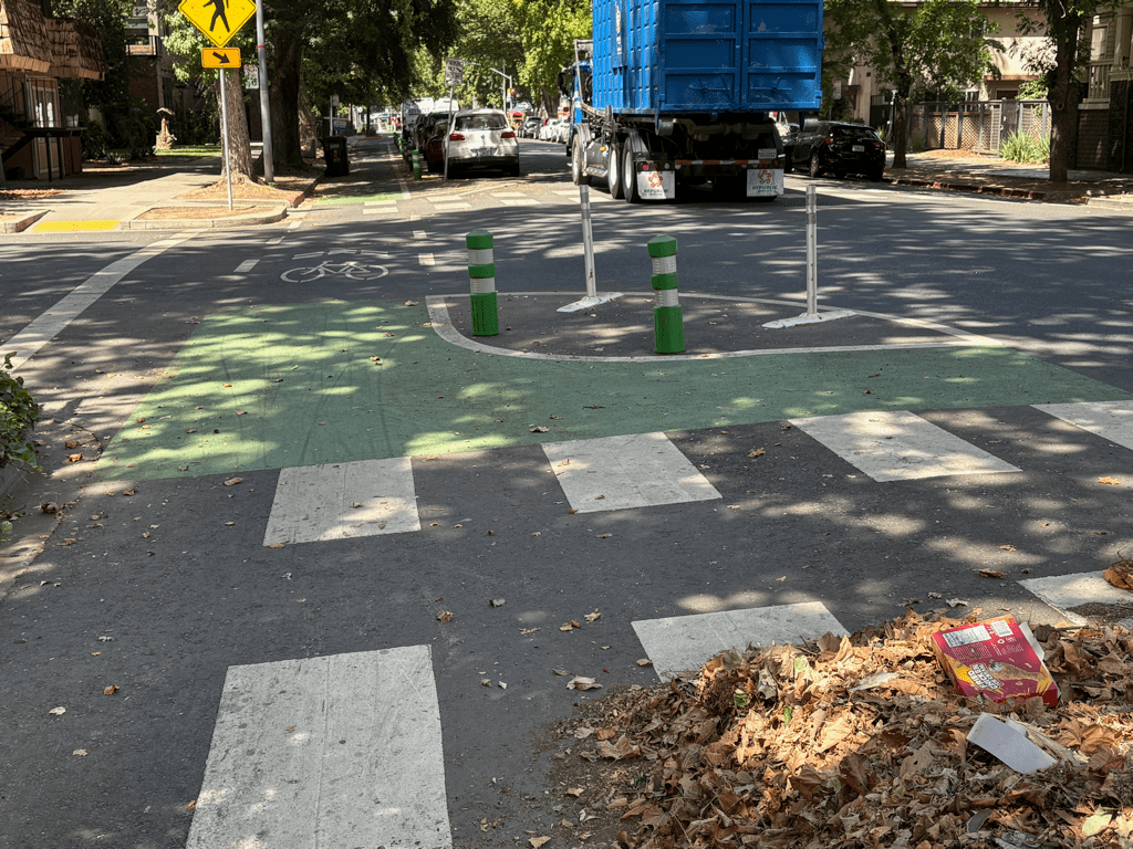 photo of Sac_P-St-at-17th-St_turn-wedge