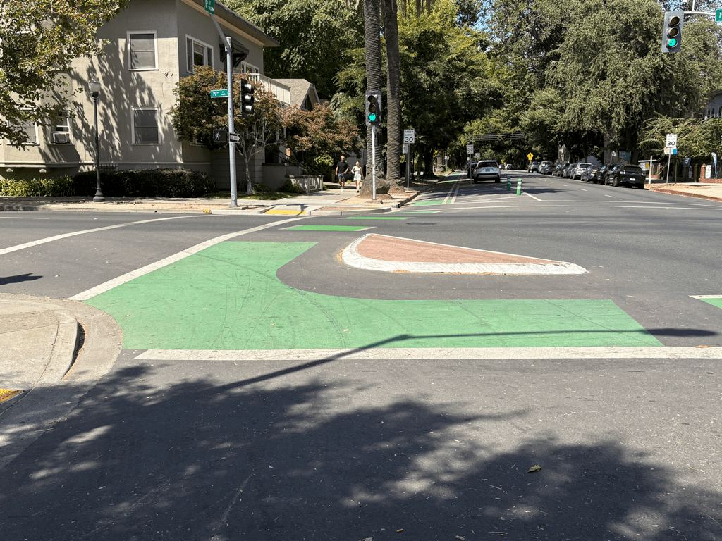 photo of Sac_P-St and 19th-St_turn-wedge-concrete