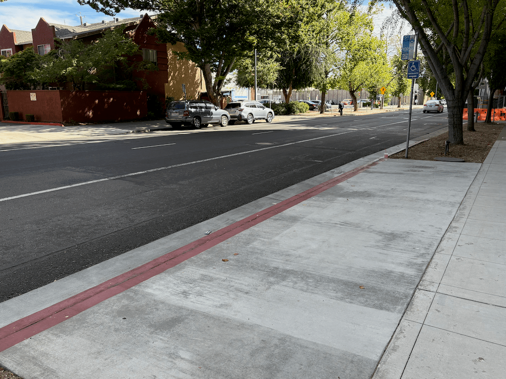 photo of SacRT bus stop pad, no amenities, 9th St at Q St