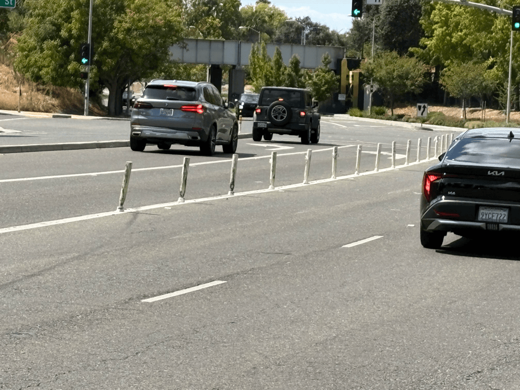 photo of Cabaldon Pkwy WB at 5th St lane channelization