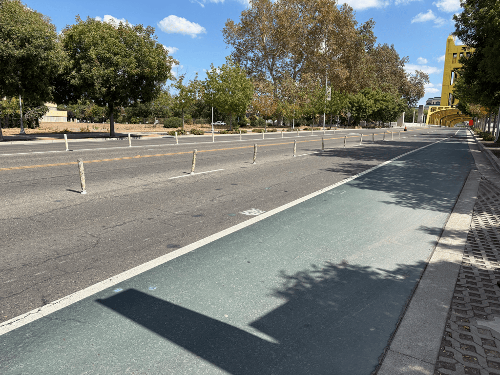 photo of Cabaldon Pkwy EB lane channelization