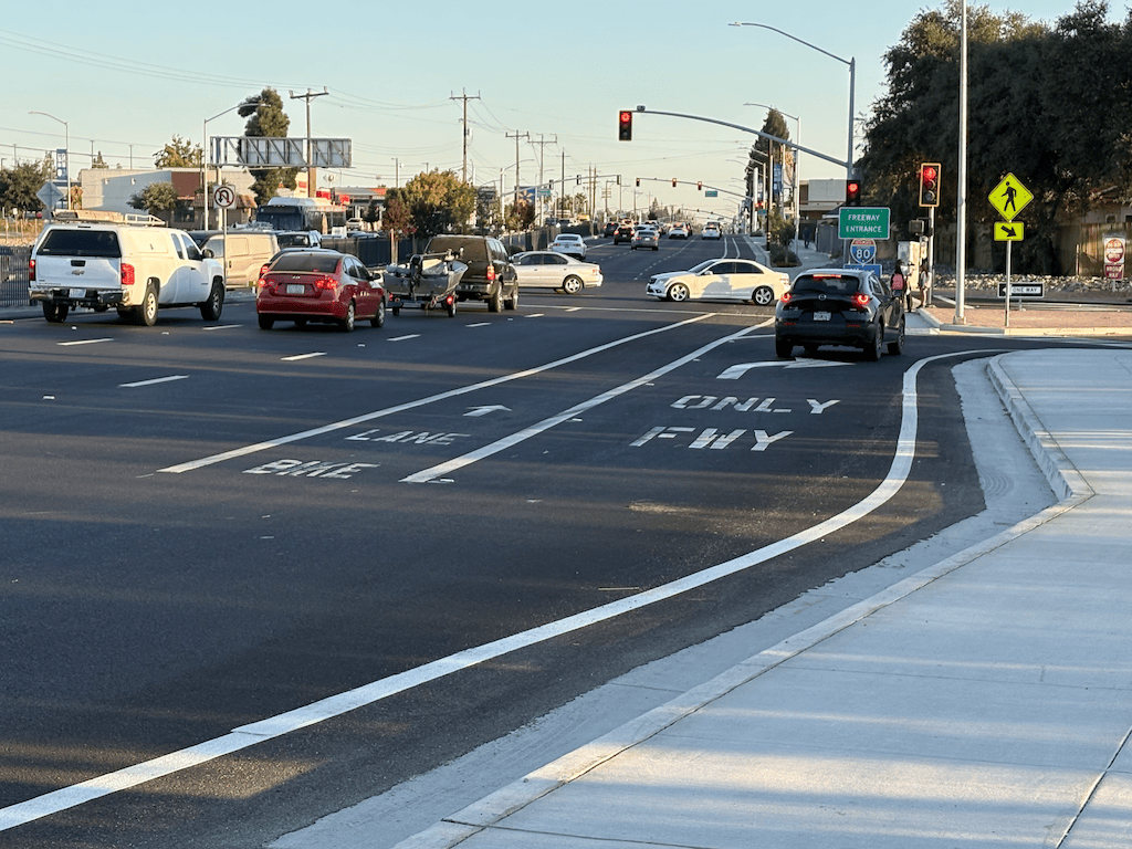 photo of I-80 westbound on-ramp from Watt Ave, bike lane