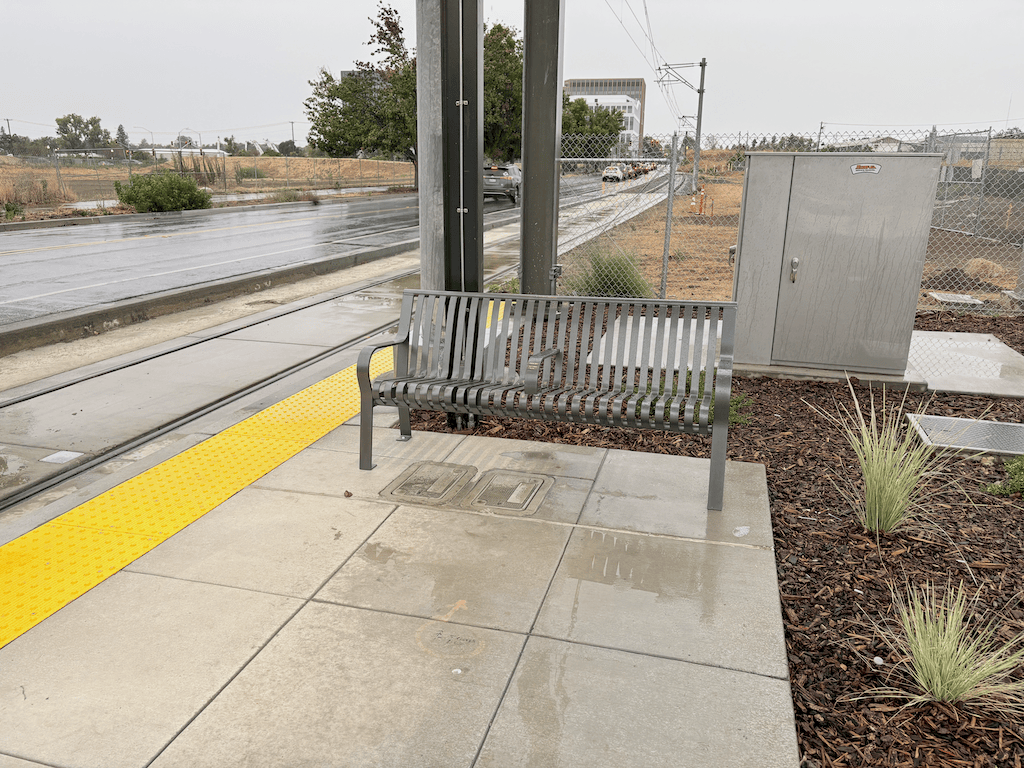 photo of SacRT 7th & Railyards bench